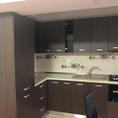 Apartment Cu 3 Rovine *